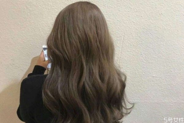 烟草棕色显白吗,烟草棕是什么颜色