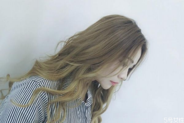 小麦肤色适合什么颜色的头发,麦色皮肤适合什么发色