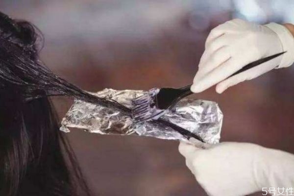 损害头皮的成分,烫发会损害头皮吗