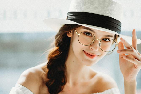 巴拿马帽搭配什么衣服