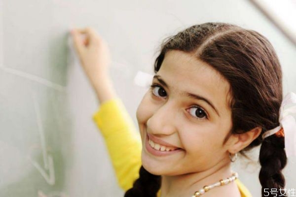 麻花辫怎么编,麻花辫怎么扎