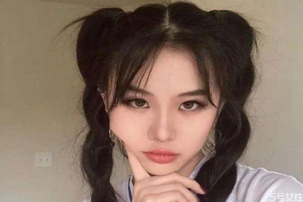 刘海老是中分怎么办,齐刘海老是中分是怎么回事