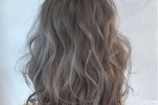 染的头发颜色不喜欢怎么能快速褪色,染的头发不喜欢怎样让它褪色快点 染的头发颜色不喜欢怎么能快速褪色,染的头发不喜欢怎样让它褪色快点