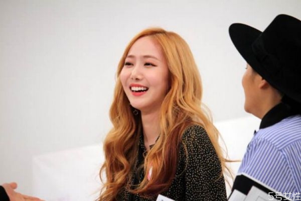 黄头发可以直接染黑吗?,染黄的头发可以直接染黑吗