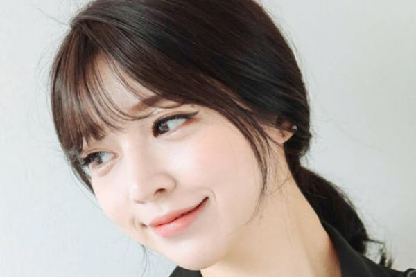 齐刘海洗脸的时候怎么弄不会翘,齐刘海怎么化妆不会翘