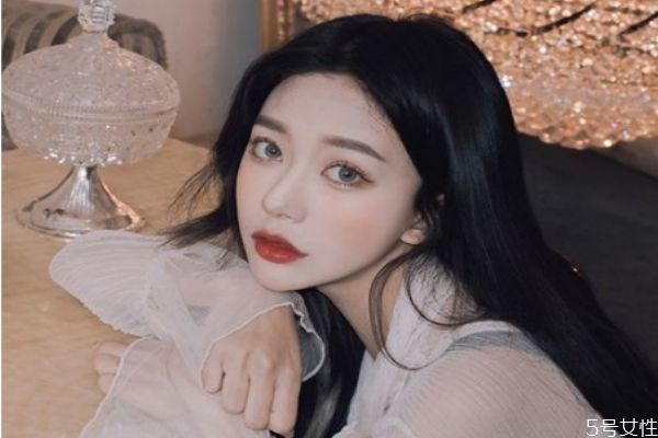 女生披肩发适合什么烫,披肩发烫发发型