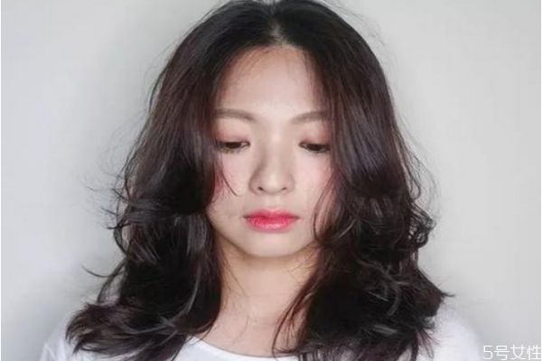 圆脸长发适合什么发型,圆头长脸适合什么发型 圆脸长发适合什么发型,圆头长脸适合什么发型