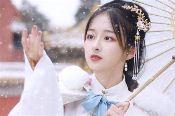 汉服配什么发型比较好,汉服配什么头发最好看?