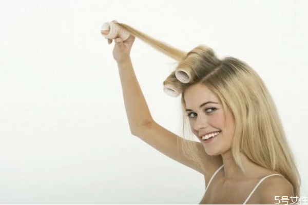 怎样用卷发器自己卷发,怎么自制卷发