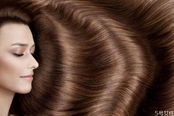 头发毛躁软化还是拉直离子烫,头发毛躁软化还是拉直女