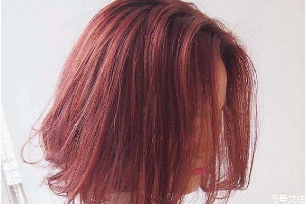 皮肤发红染什么颜色的头发显白,染发显皮肤白的颜色 皮肤发红染什么颜色的头发显白,染发显皮肤白的颜色