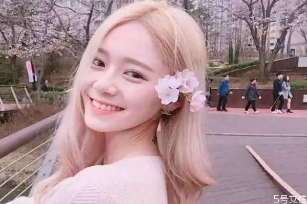 假发炸毛怎么理顺,假发炸毛严重怎么顺 假发炸毛怎么理顺,假发炸毛严重怎么顺