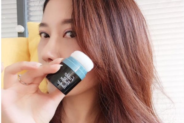 用蓬蓬粉需要当天洗头发呢,用蓬蓬粉在头上好吗?