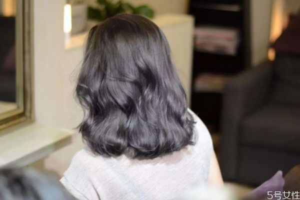 泡泡染发剂多久可以洗头,泡泡染发后多久洗头