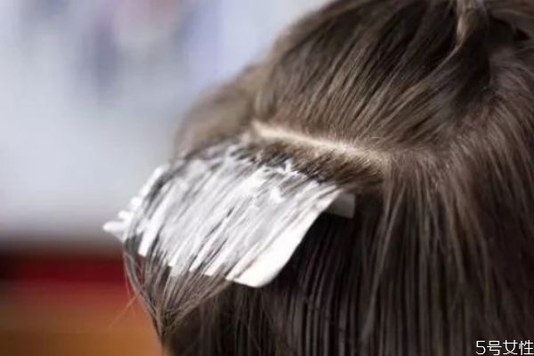 染头发啥颜色显白又好看,染发什么颜色最显白