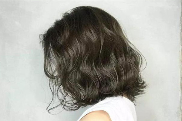 齐脖短发烫发发型减龄,齐肩烫发减龄