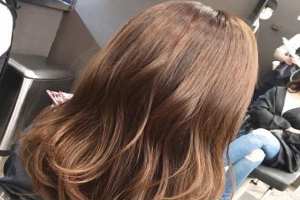 自己染发爆顶是什么意思,染发爆顶是什么意思 染发爆顶怎么补救 自己染发爆顶是什么意思,染发爆顶是什么意思 染发爆顶怎么补救