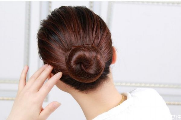 空姐发型怎么梳,空姐发型怎么梳出前面的蓬松感觉 空姐发型怎么梳,空姐发型怎么梳出前面的蓬松感觉