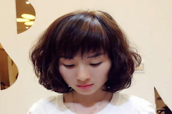 头型不好看的女生适合什么发型,为什么有的女生什么发型都好看