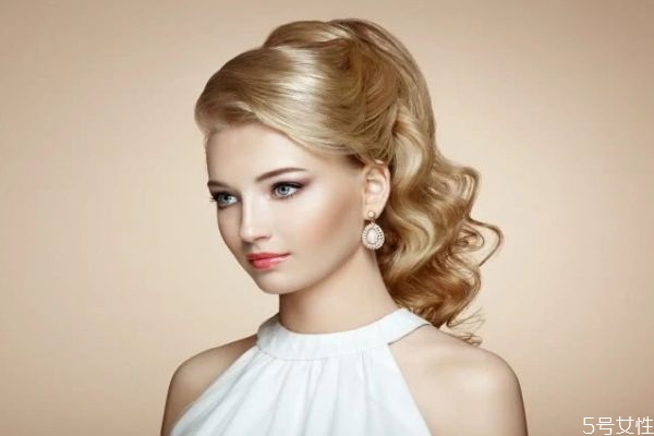 卷发棒要预热多久,卷发棒要预热多久能用 卷发棒要预热多久,卷发棒要预热多久能用