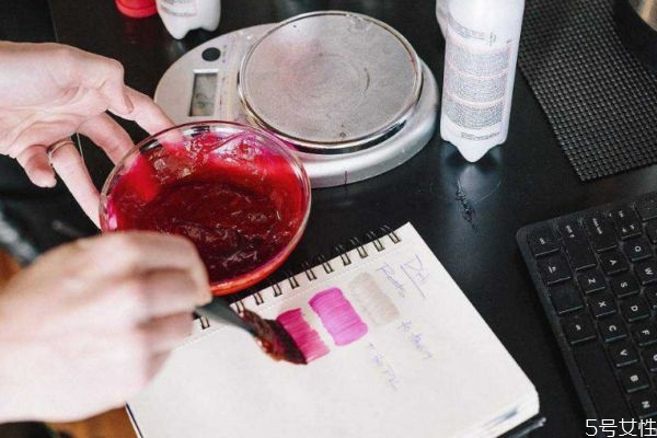 雾蓝色头发可以改成什么颜色,雾蓝色头发怎么改棕色