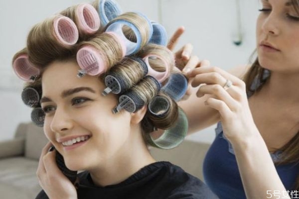 头发卷怎么办,卷发不卷了怎么补救