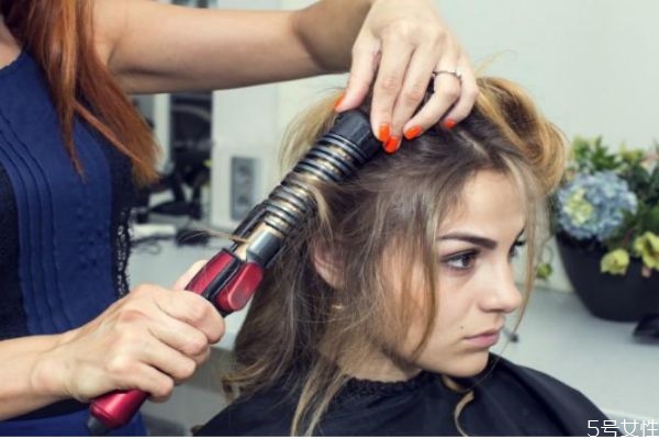 卷发棒卷完头发怎么维持,卷发棒怎么弄卷发 卷发棒卷完头发怎么维持,卷发棒怎么弄卷发