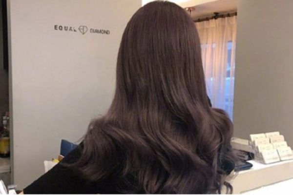 卷发定型水怎么使用,用卷发棒后要用定型水吗