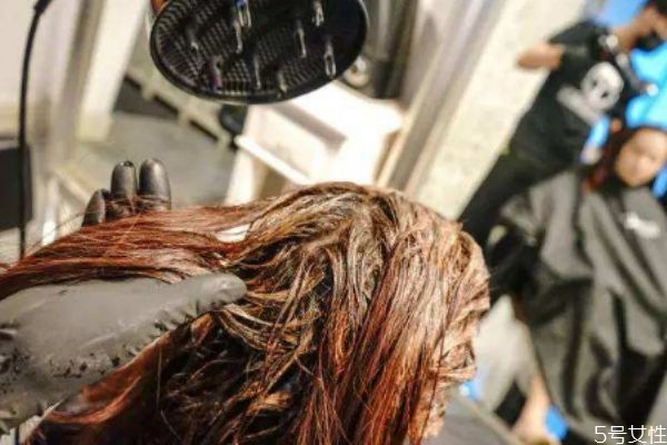 染发盖不住白发什么原因,染发白头发怎么盖不住