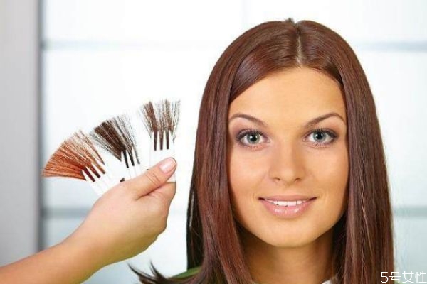 头发打蜡跟染发的区别,打蜡和染发哪个危害大