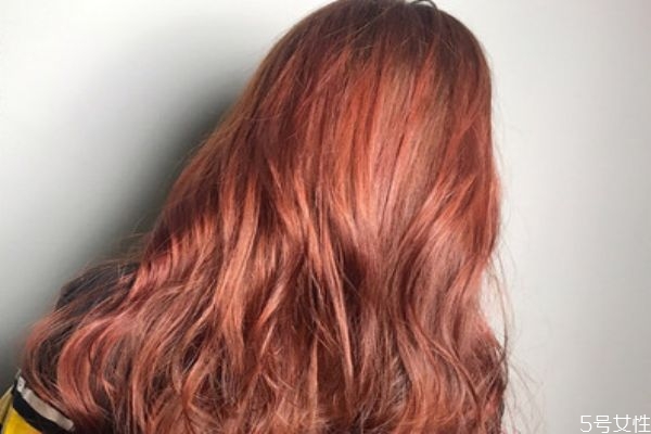 烫发和染发一起做好还是分开好,头发一起烫和染好还是分开好