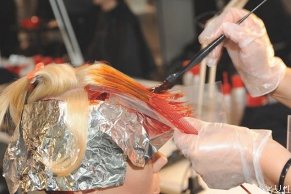 染发剂怎么调色,染发剂怎么调色冷棕色