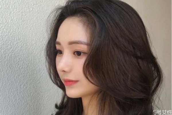 烫完头发多久能洗,烫了头发之后要多长时间头发才能洗