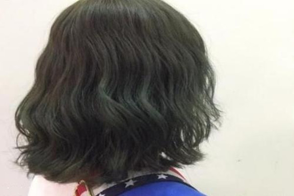 6度底色染闷青色怎么染,头发漂了之后闷青色怎么染