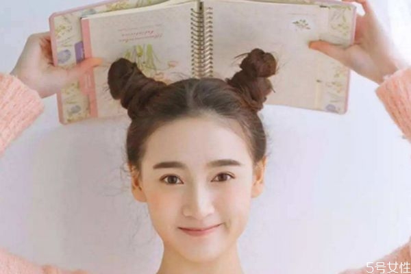 丸子头怎么着扎,头发丸子头怎么扎