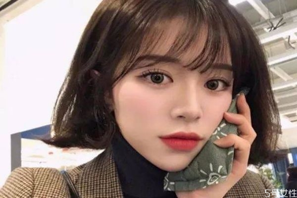 皮肤黄的女人染什么颜色的头发好看,黄皮肤女生适合染什么颜色的头发