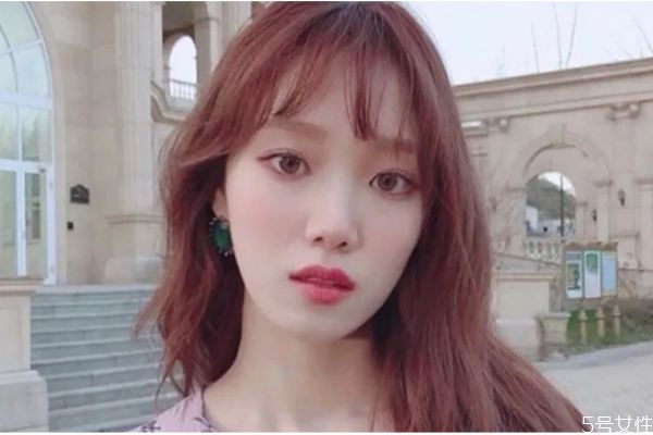 粉棕色适合什么肤色的人?,粉棕色适合什么肤色染