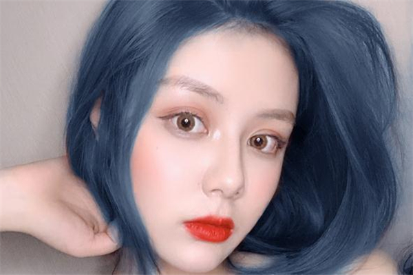 蓝灰色发色需要漂吗,蓝灰色要不要漂发
