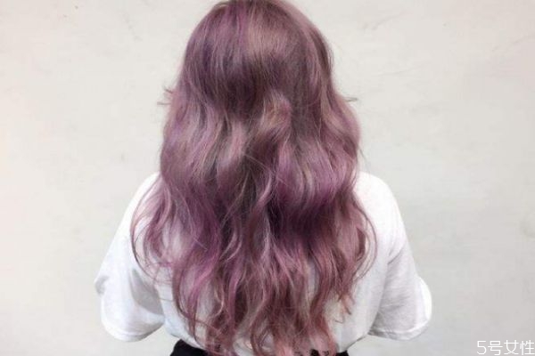 染发后怎样洗头不掉色,染头发后怎样洗头不掉色