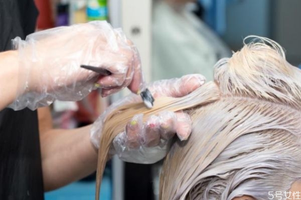 染发剂难闻说明不好吗,染发剂有味道吗 染发剂难闻说明不好吗,染发剂有味道吗