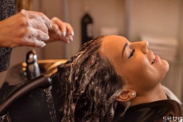 油性头发可以天天洗吗?,油性头发需要天天洗头吗