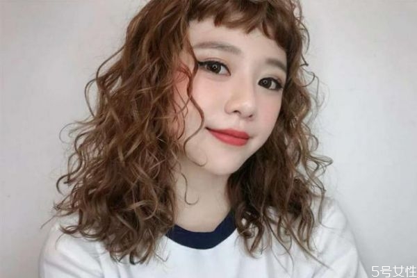 经常烫头发有什么危害,烫发的危害 经常烫头发有什么危害,烫发的危害