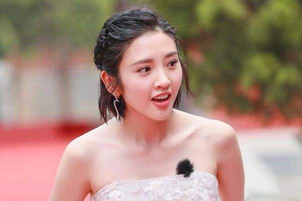 中长款头发卷发气质,气质卷发女生中长发型