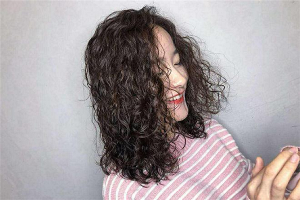 羊毛卷可以烫一次性的吗?,烫一次羊毛卷多少钱