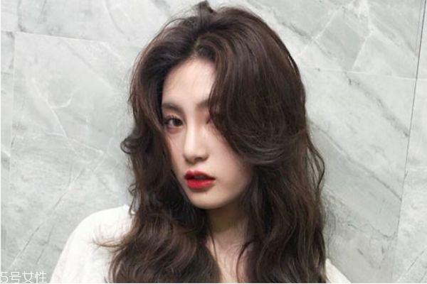 方脸适合八字刘海吗?,方脸适合八字刘海吗短发