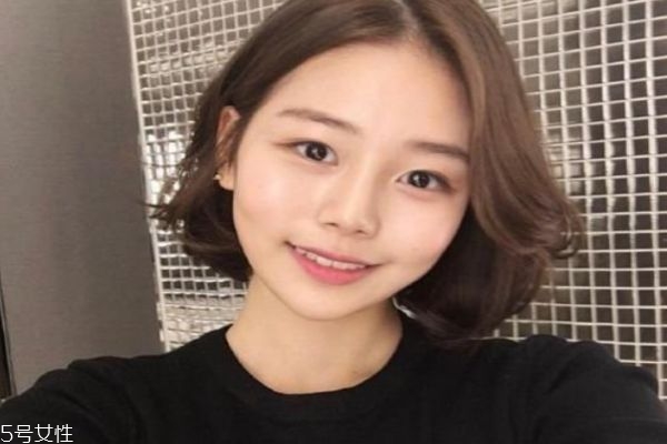 今年最流行的发型图片短发烫发中年,今年流行什么短烫发发型图片