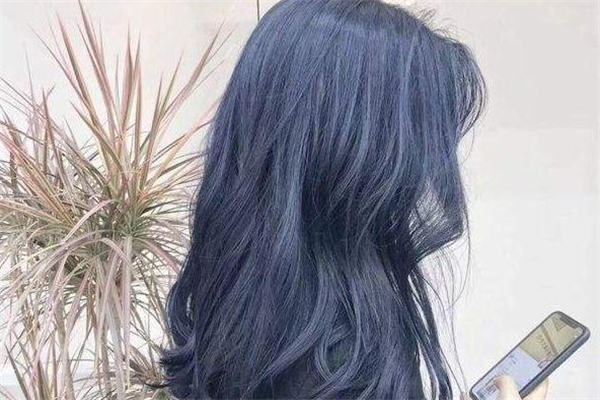 青色发色适合什么肤色,波波头适合什么颜色 头发