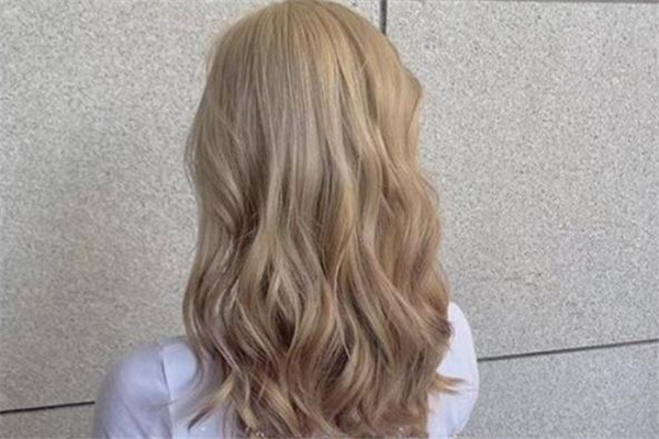 浅金亚麻色需要漂吗,亚麻金棕色要漂吗 浅金亚麻色需要漂吗,亚麻金棕色要漂吗