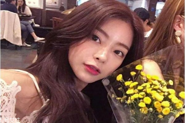 怎么防止染发后褪色,染完头发如何防止褪色