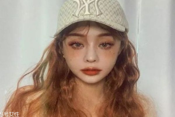 脏橘色发色适合什么肤色,冬天适合染脏橘色吗